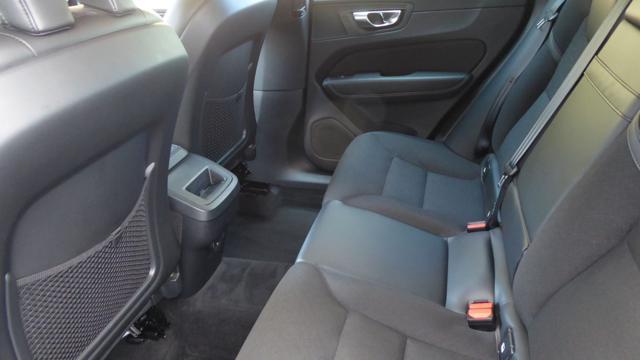 VOLVO XC60 B4 (d) AWD Geartronic Momentum