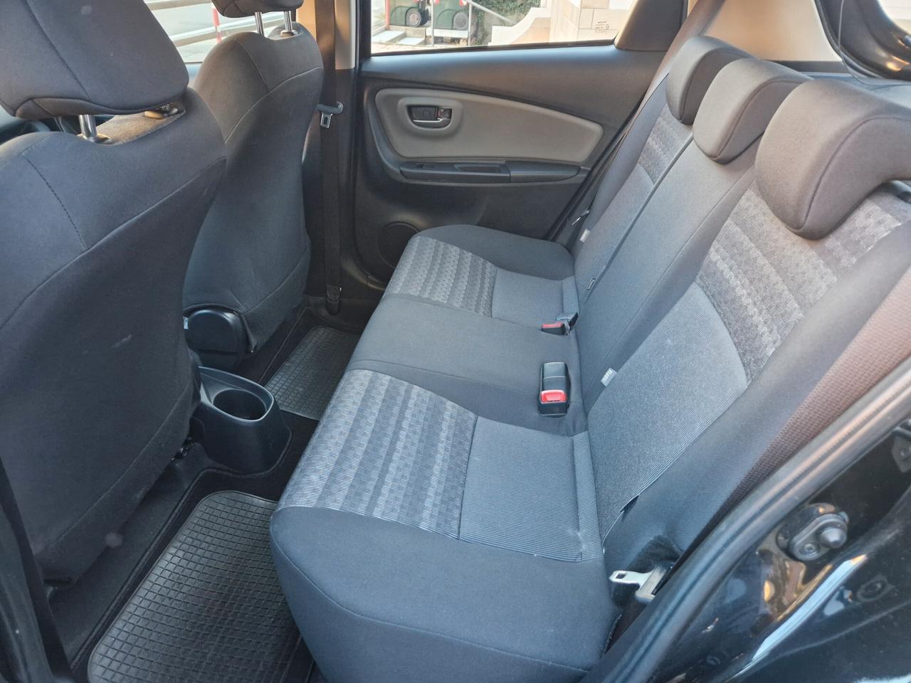 Toyota Yaris 1.0 70CV "70.700 km" Bluetooth, Telecamera, Fendi