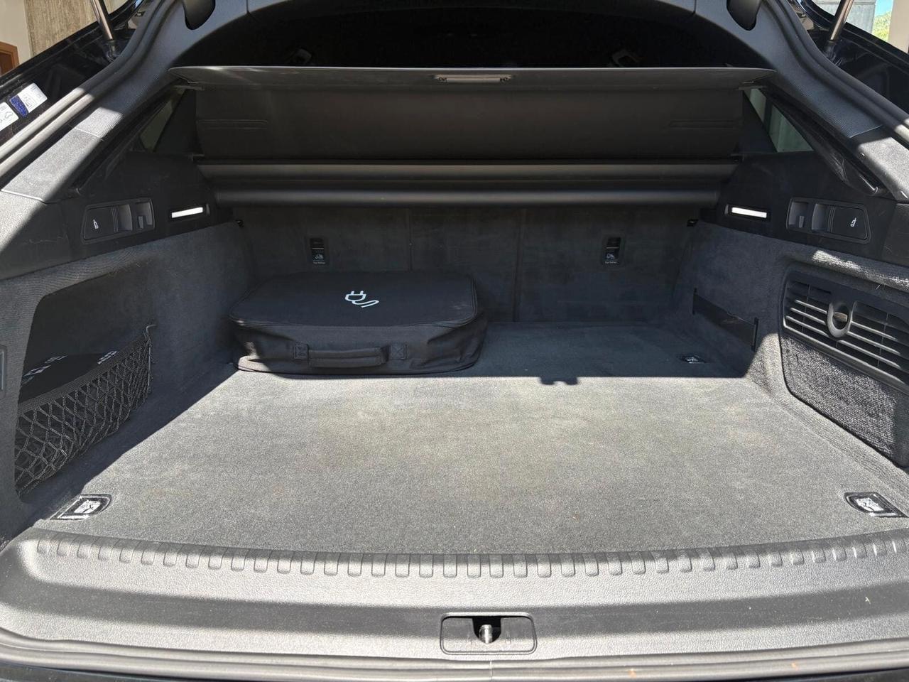 Audi A6 AUDI A6 AVANT 55 TFSIe QUATTRO S LINE - FULL!!!