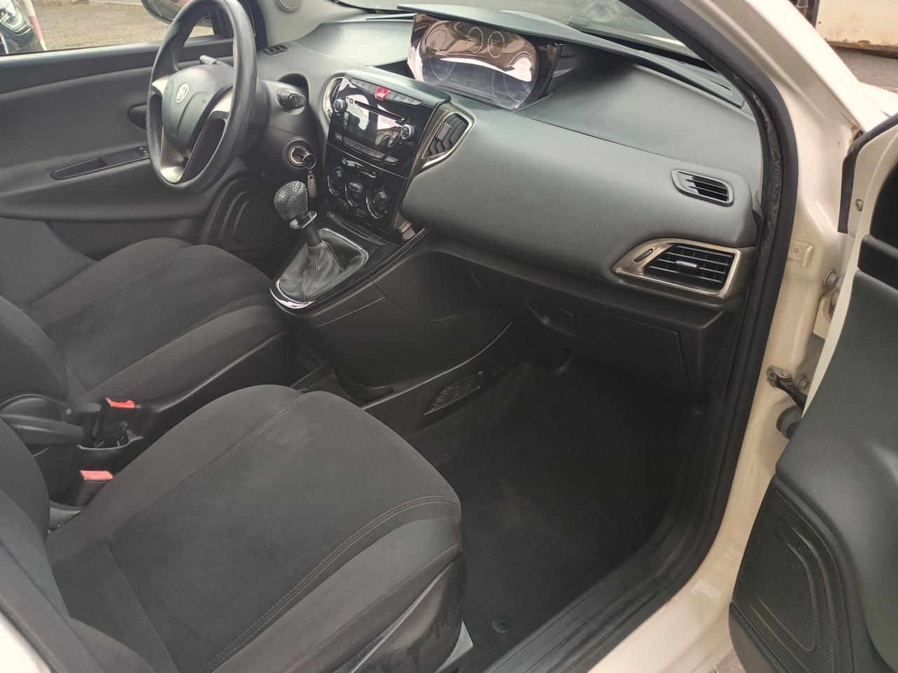 Lancia Ypsilon 1.2 69 CV 5 porte GPL Ecochic Silver