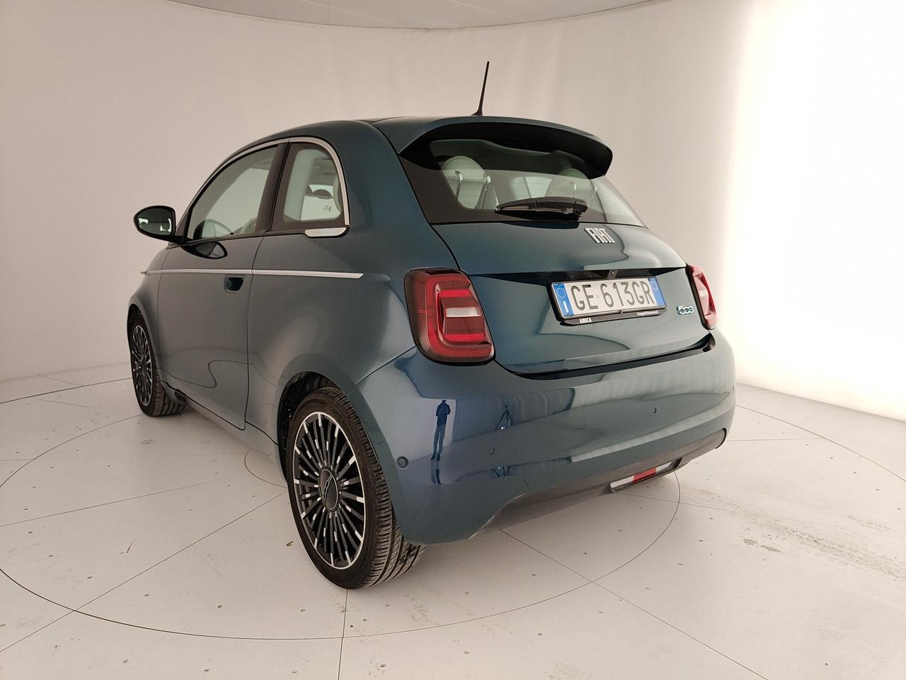 Fiat 500e Berlina 42 kWh La Prima