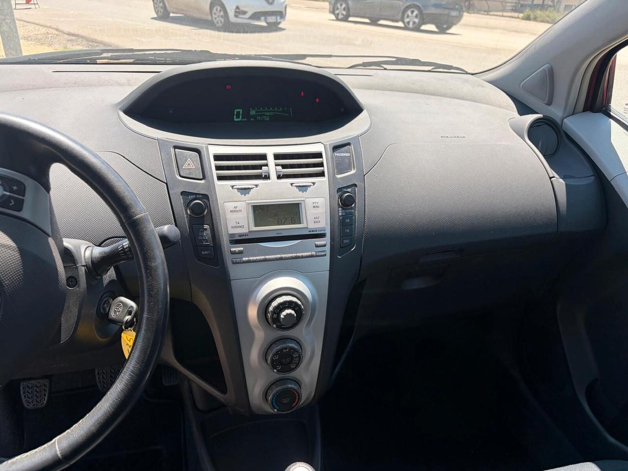 Toyota Yaris 1.3 5 porte Luna