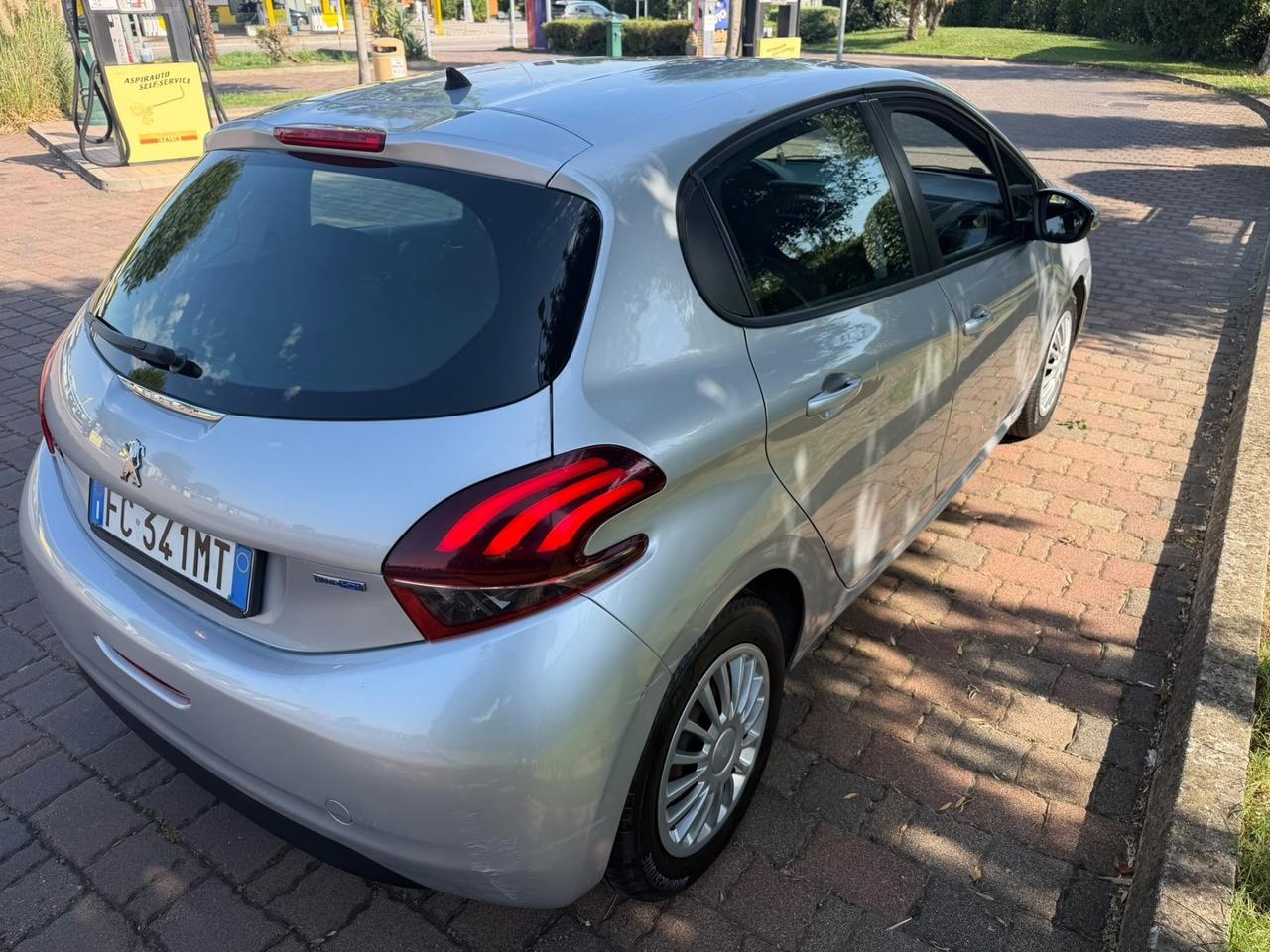 Peugeot 208 BlueHDi 75 5 porte Allure
