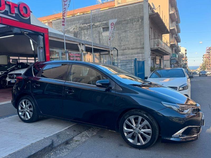 Toyota Auris 1.6 D-4D Lounge