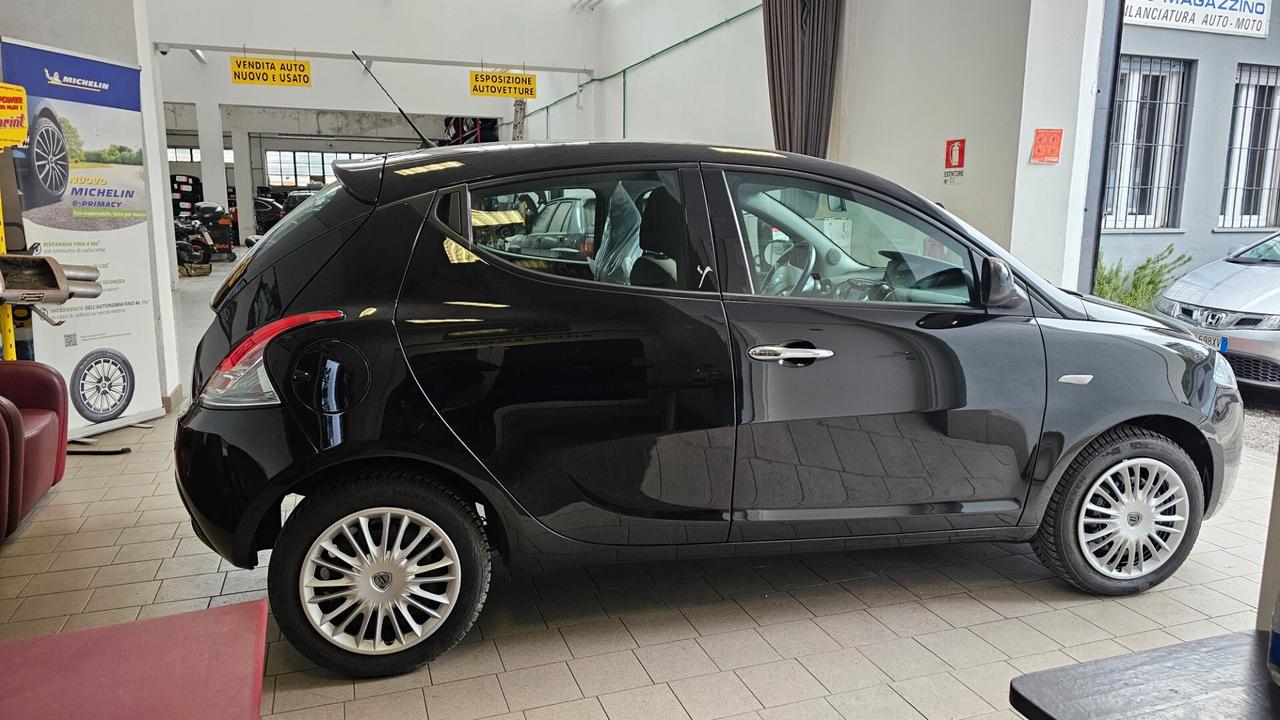 Lancia Ypsilon 0.9 TwinAir 85 CV 5 porte S&S DFN Unyca