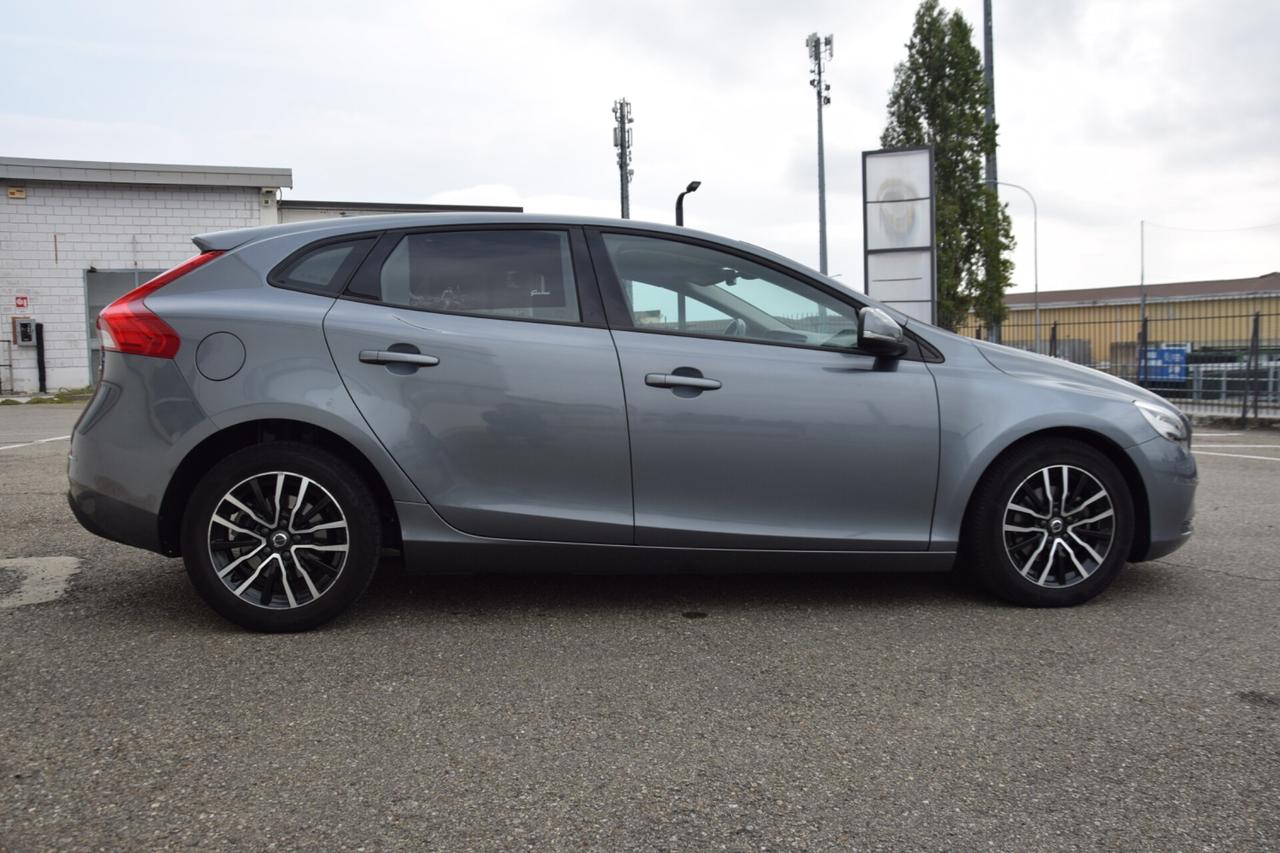VOLVO V40 (2012-2020) V40 D2 Momentum