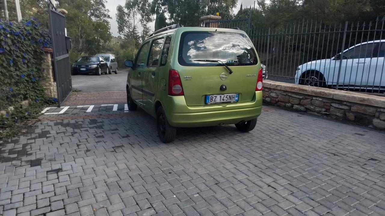 Opel Agila 1.2 16V Comfort