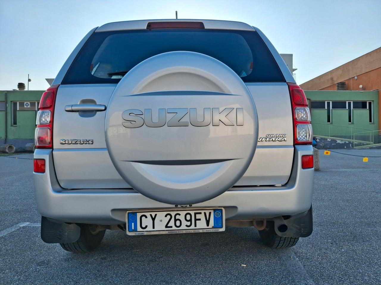 Suzuki Grand Vitara 1.9 DDiS-5 Porte-Executive-4X4-