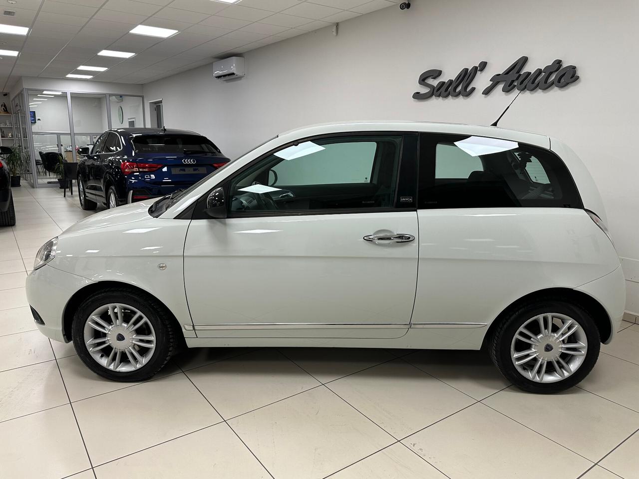 Lancia Ypsilon 1.2 69 CV Unyca - 2011