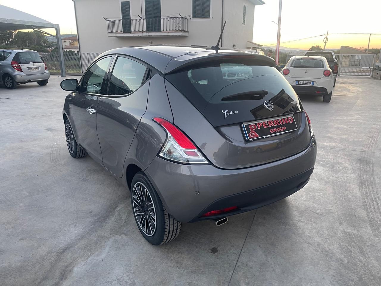Lancia Ypsilon 1.0 FireFly 5 porte S&S Hybrid Gold