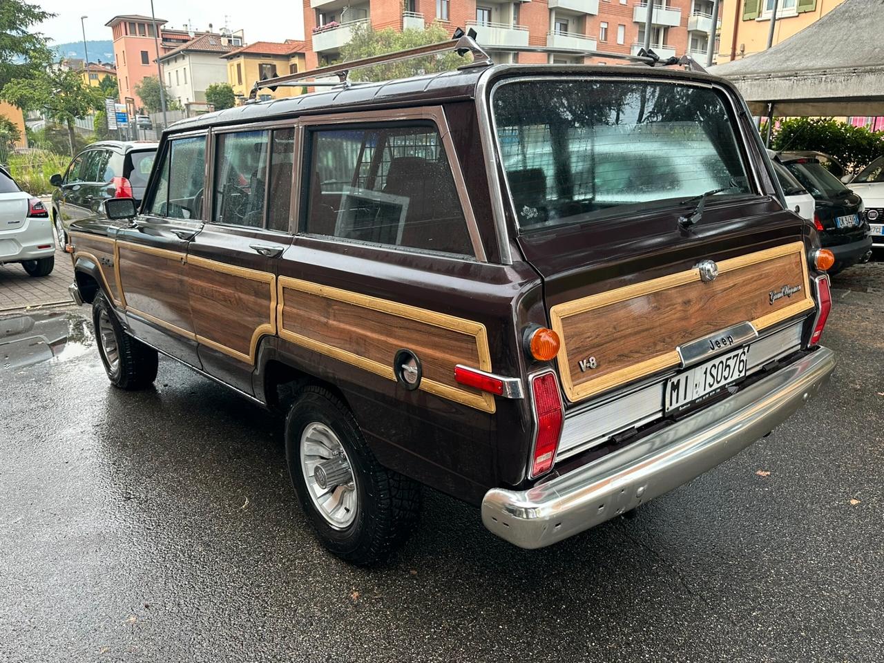 Jeep Grand Wagoneer 5.9 V8