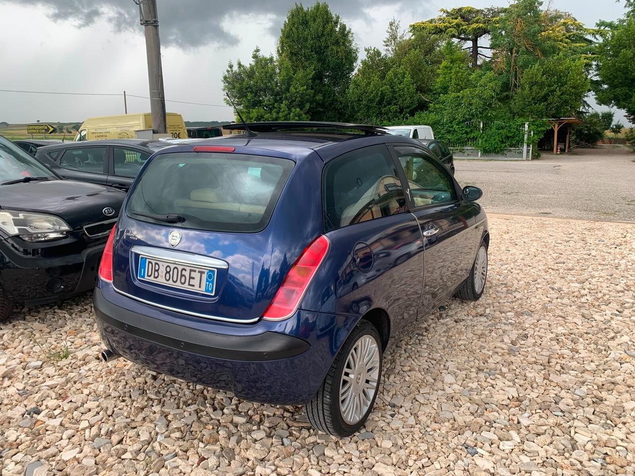 Lancia Ypsilon 1.4 16V Platino