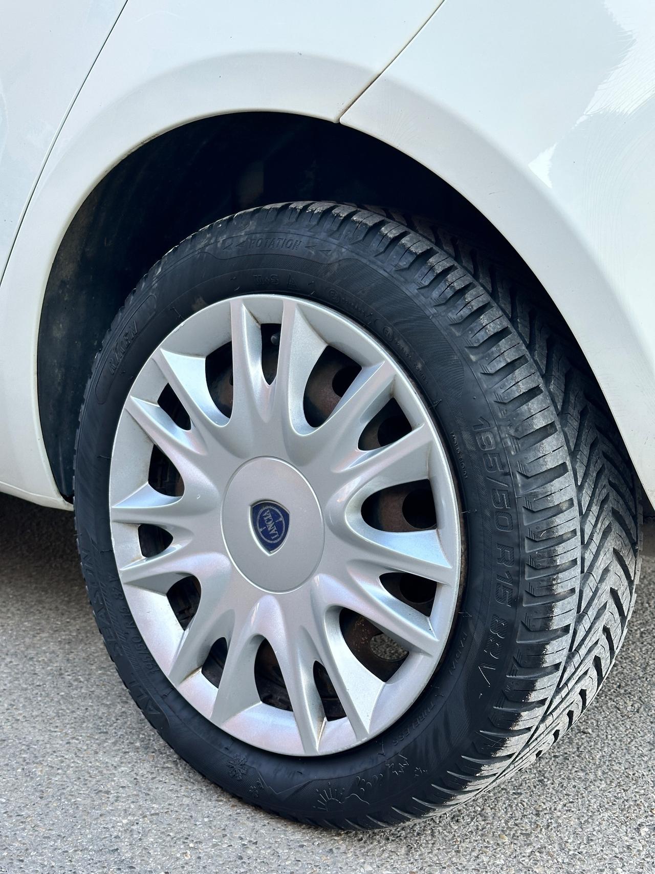 Lancia Ypsilon 1.2 69 CV 5 porte S&S Platinum