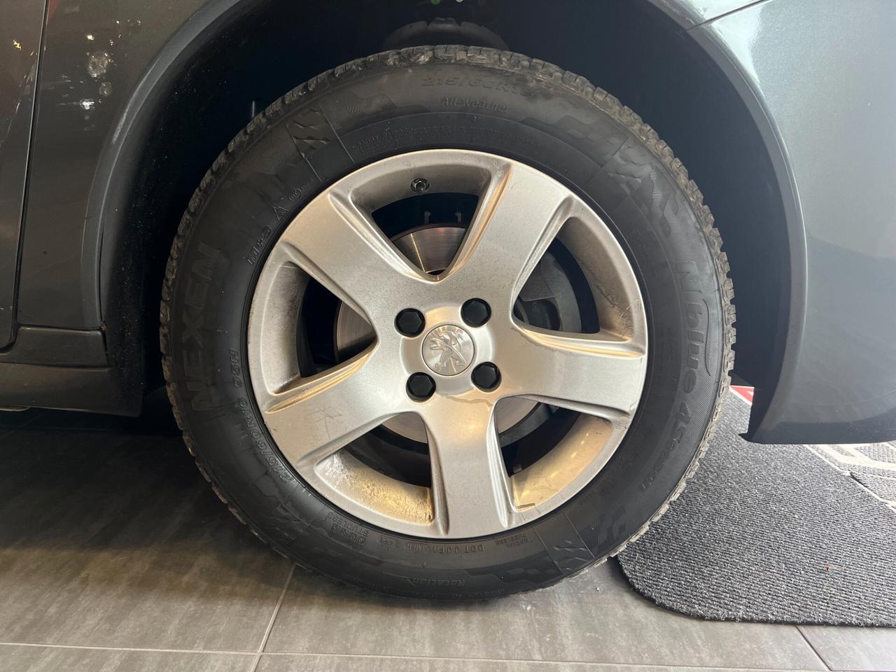 Peugeot 3008 1.6 HDi 115CV Allure