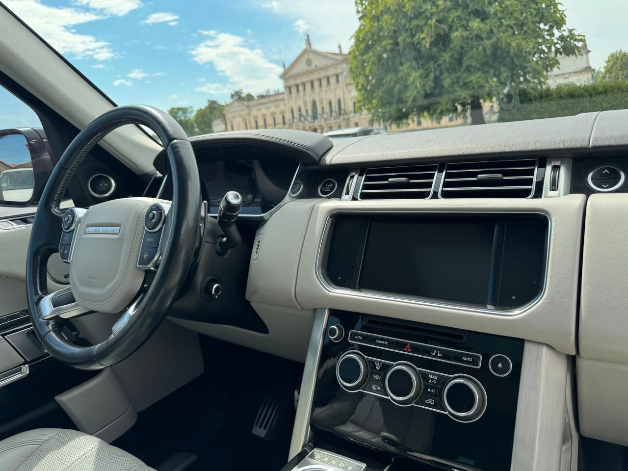 Land Rover Range 4.4 SDV8 Vogue LWB