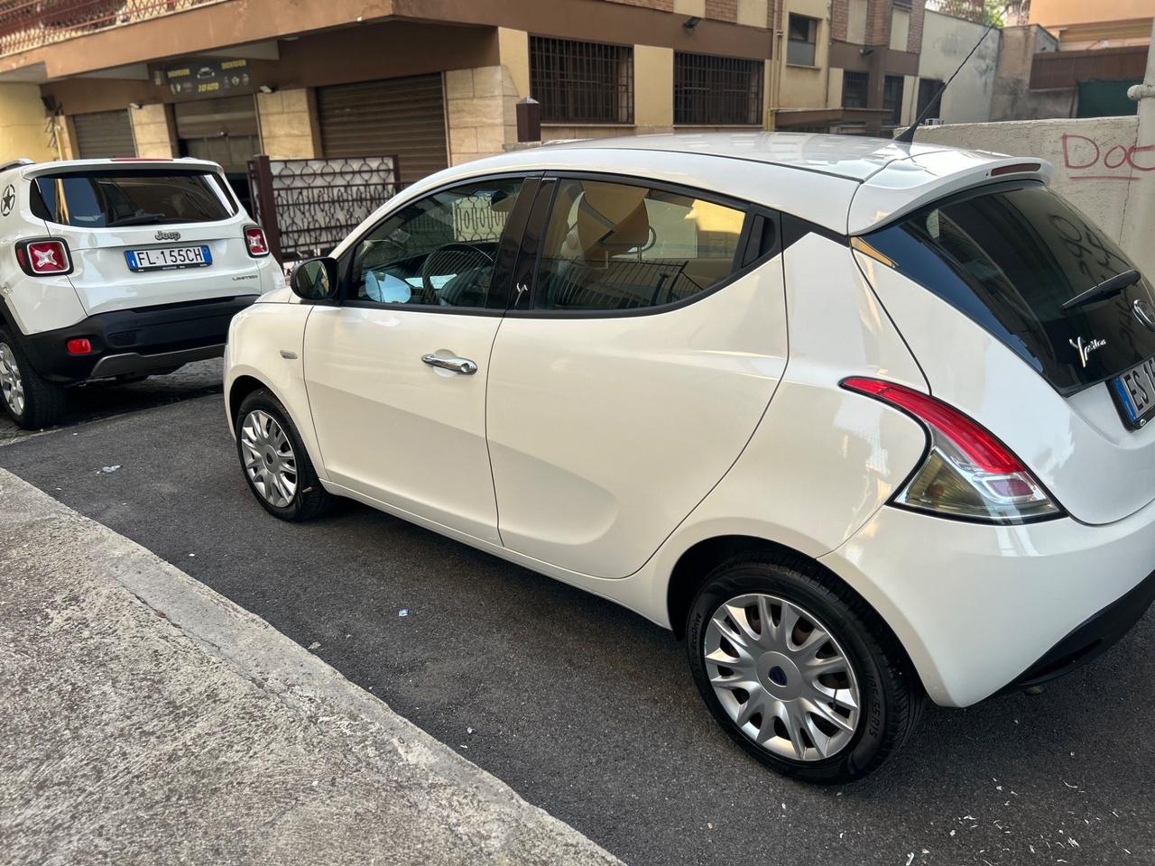 Lancia Ypsilon 1.2 69 CV 5 porte S&S Platinum