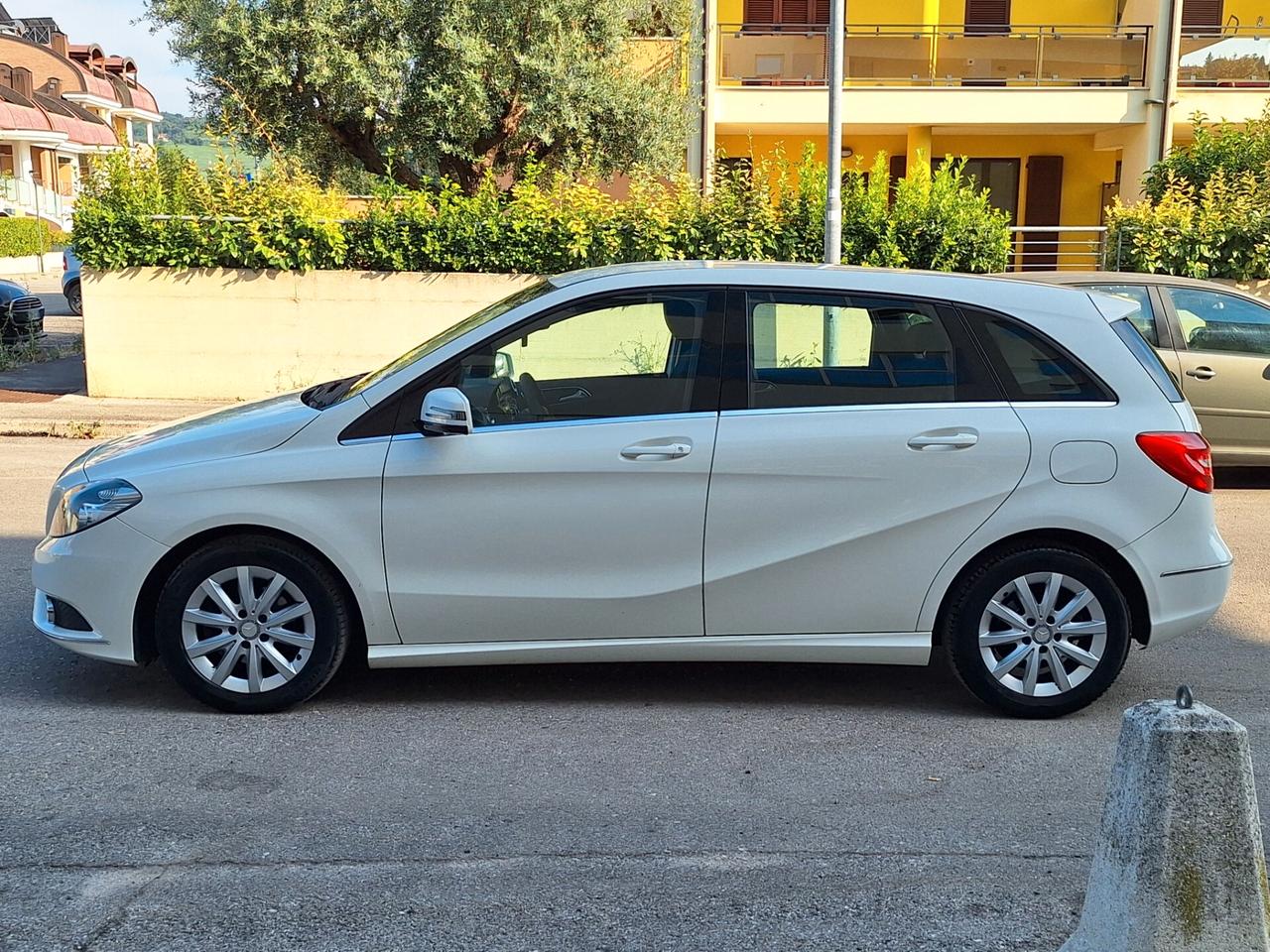 Mercedes-benz B 180 CDI BlueEFFICIENCY Executive NAVI TEL RETROCAMERA