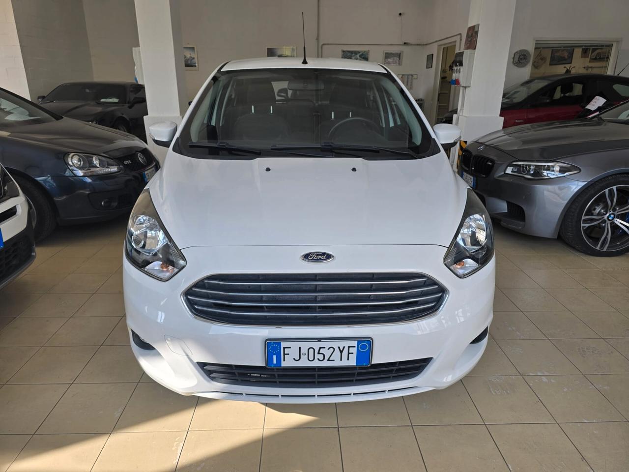 Ford Ka 1.2 Ti-VCT 85CV Black & White -