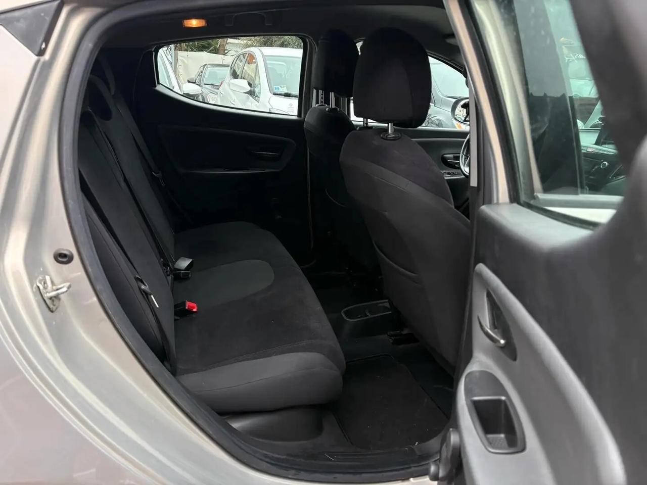 Lancia Ypsilon 1.2 69 CV 5 porte GPL Ecochic Platinum