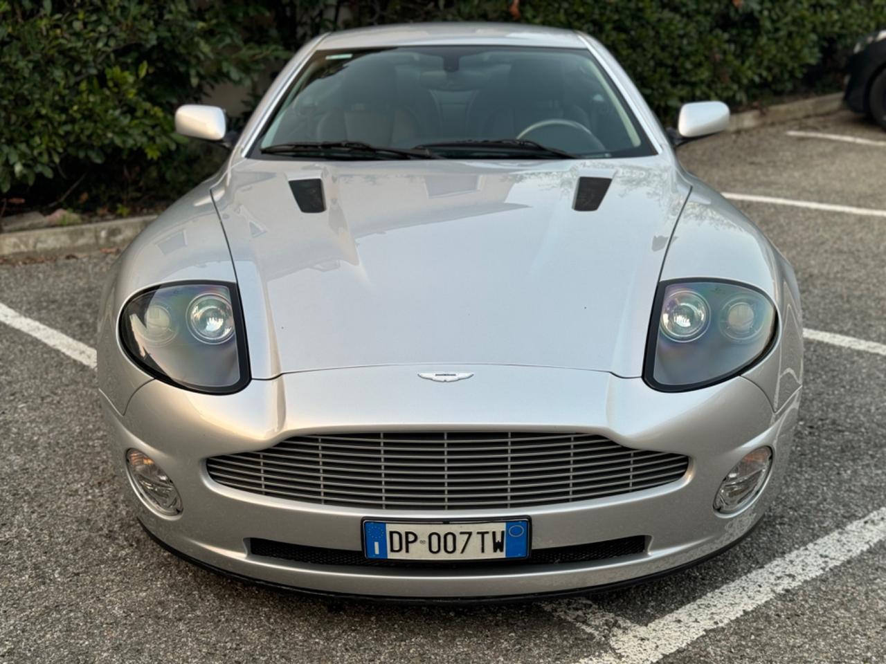 Aston Martin V12 Vanquish Coupé