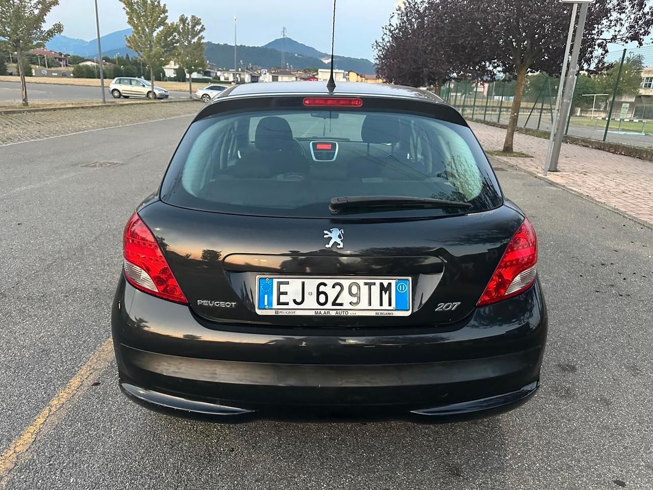 Peugeot 207 1.4 8V 73CV 5p. Active