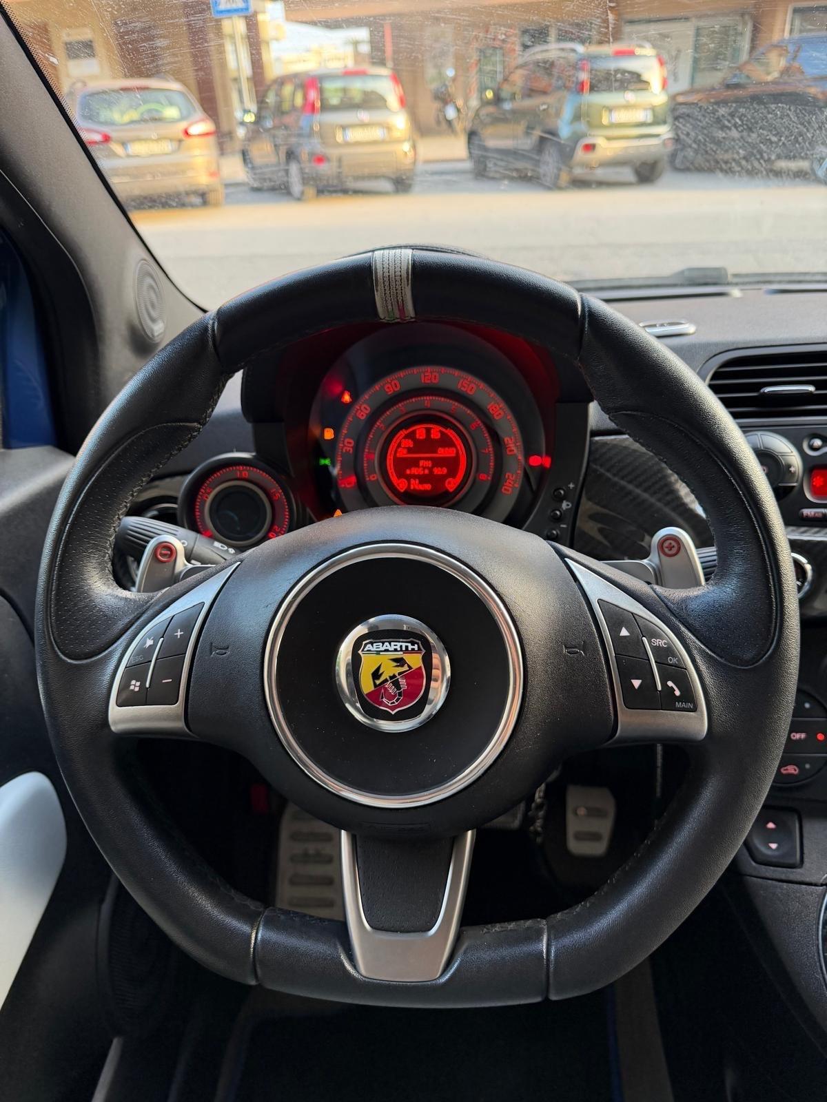 Abarth 500 1.4 Turbo T-Jet TRIBUTO FERRARI