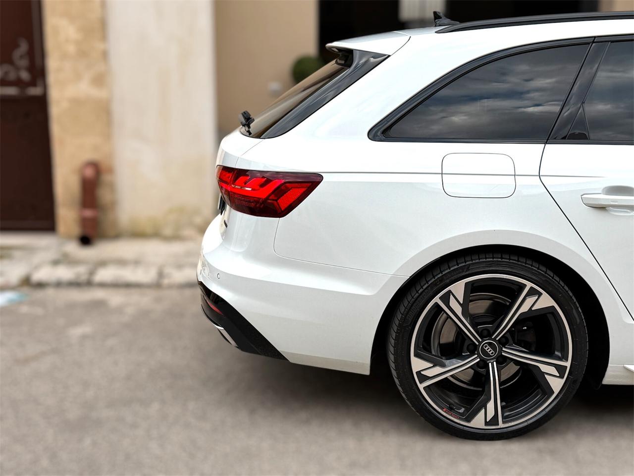 Audi A4 Avant 40 TDI quattro S tronic line edition