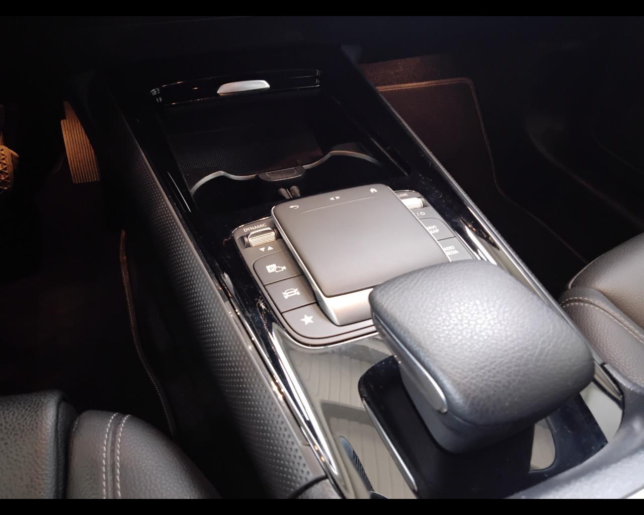 Mercedes-Benz GLA-H247 2020 - GLA 180 d Sport auto