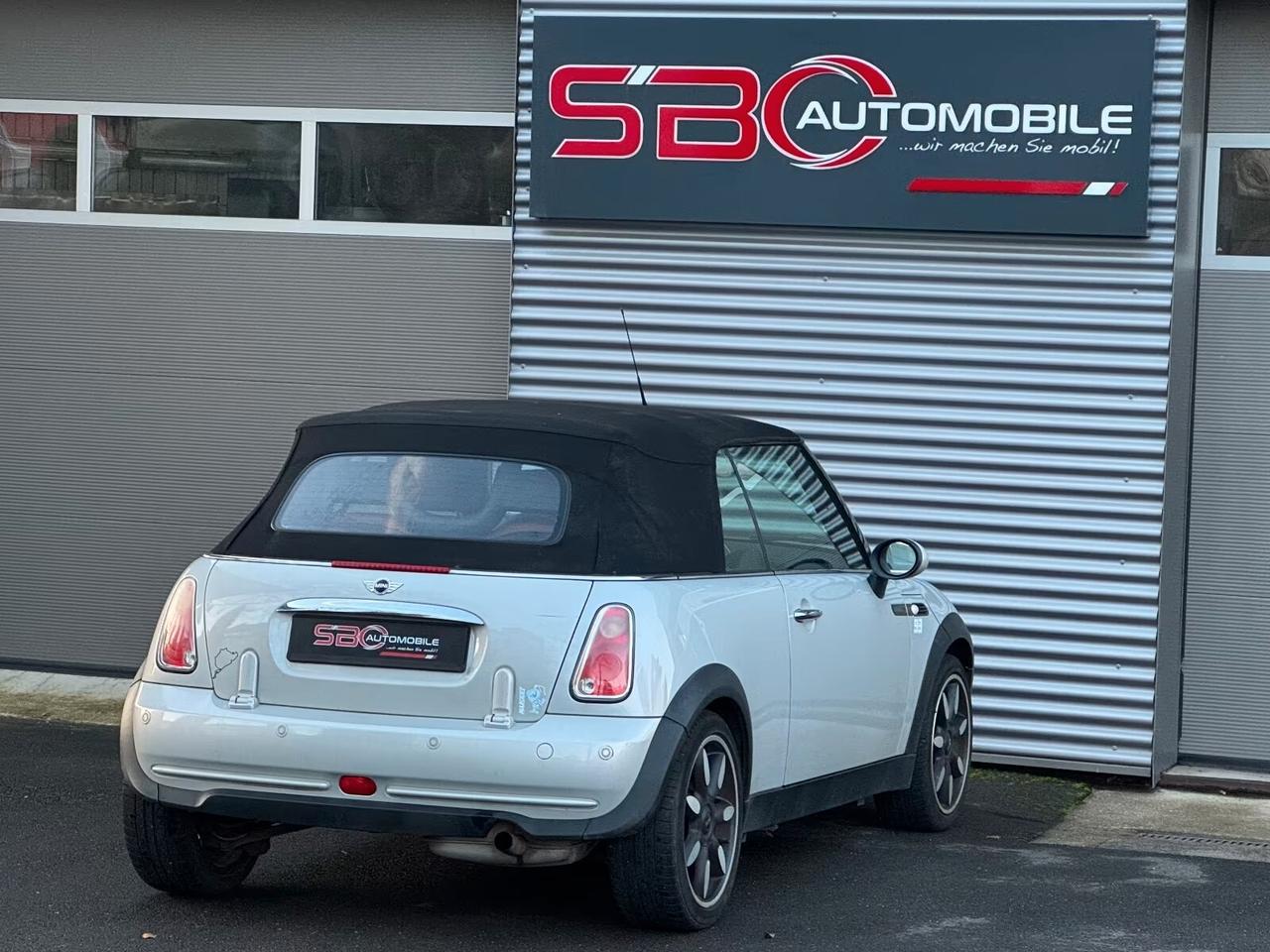 Mini Cooper cabrio Sidewalk
