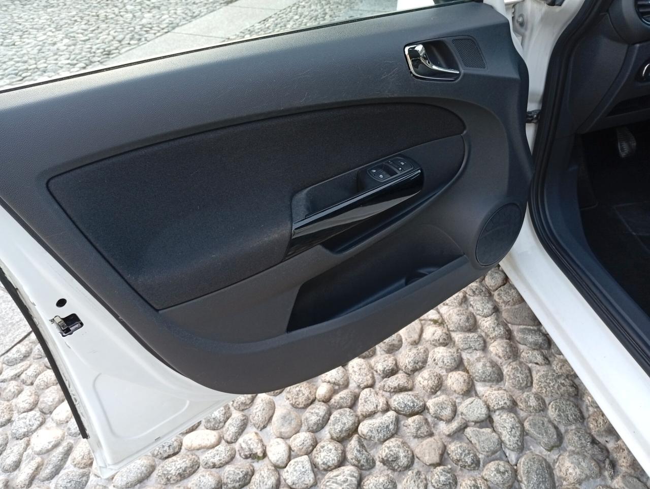 Opel Corsa 1.2 3 porte Club