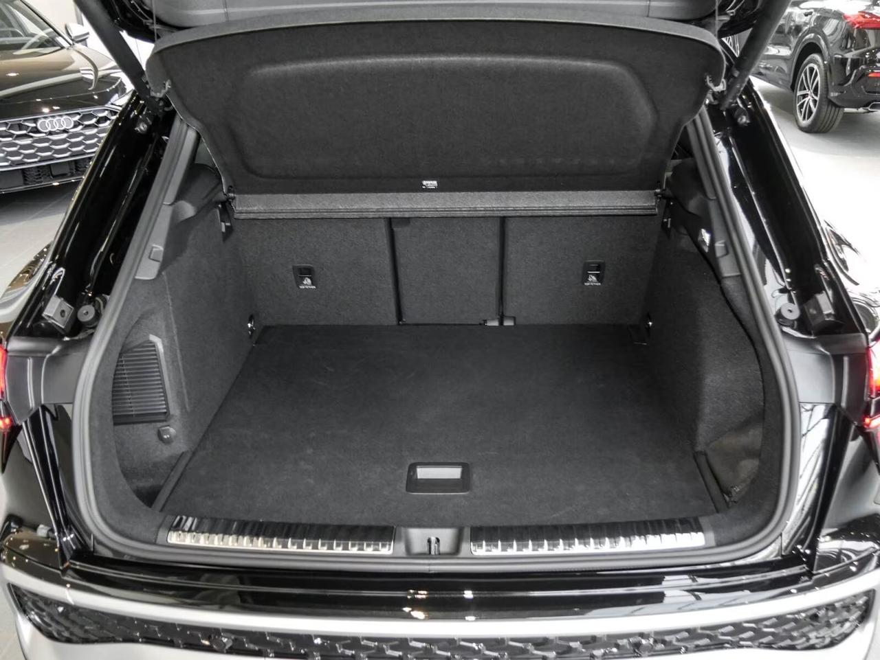 Audi Q3 SUV e-hybrid 200 kW SLINE S LINE tronic