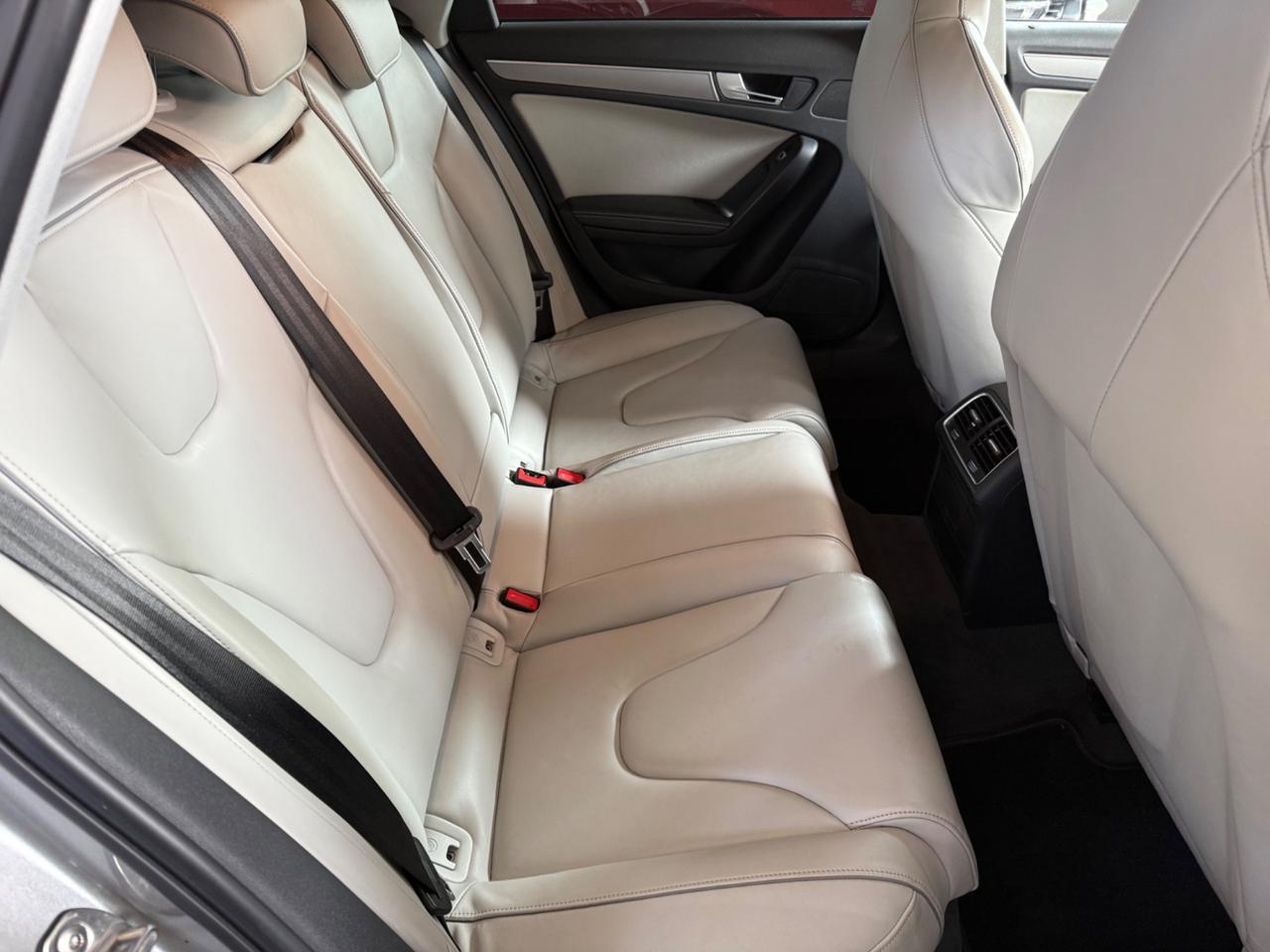 Audi A4 RS 4 Avant 4.2 V8 FSI quattro S tronic