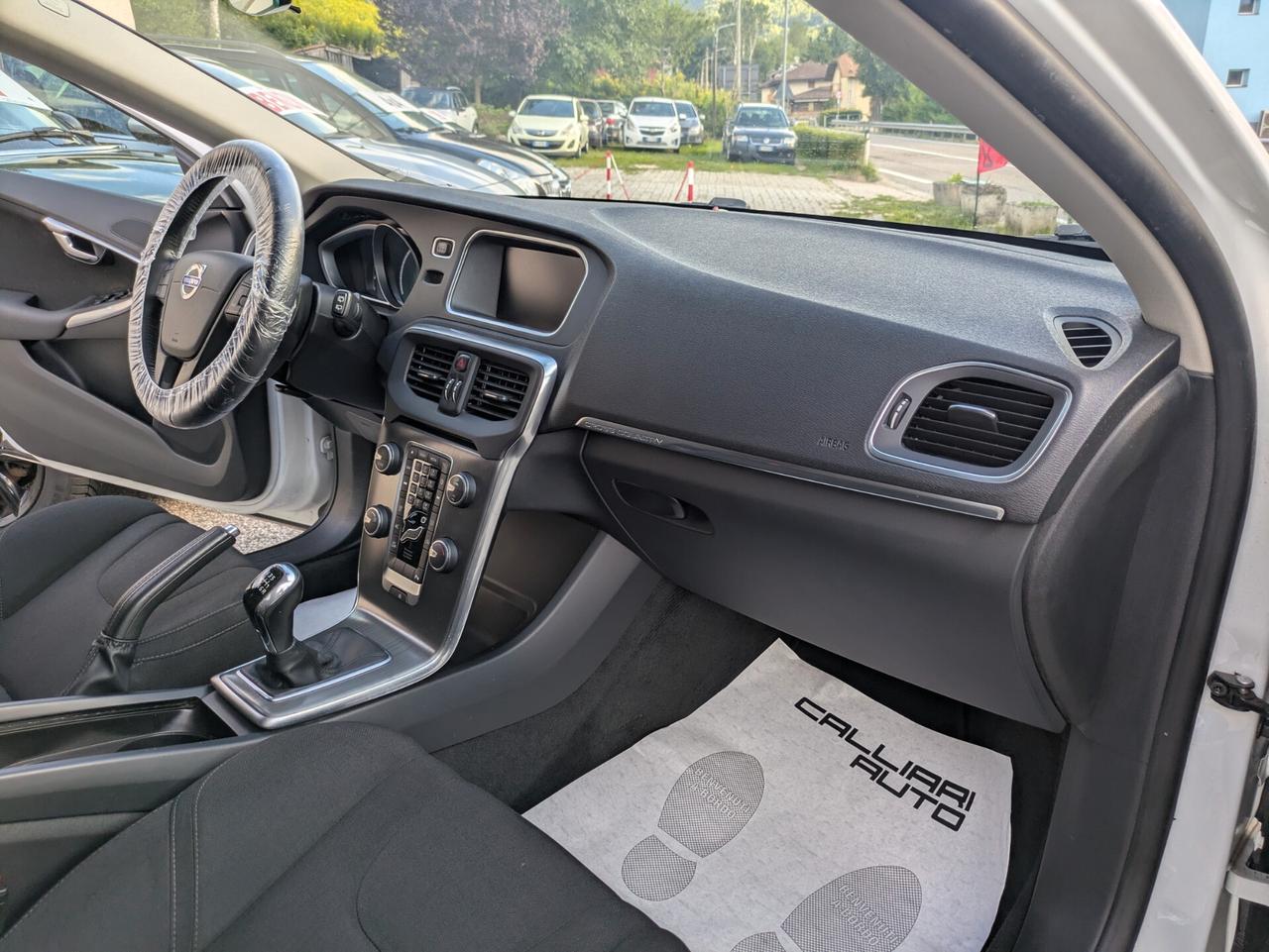 VOLVO V40 CROSS COUNTRY D2 MOMENTUM