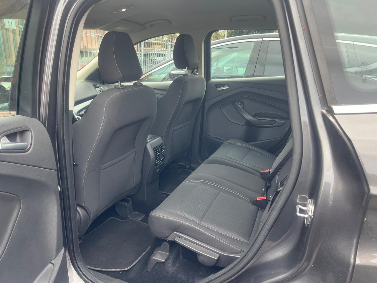 Ford Kuga 1.5 TDCI 120 CV Business gancio traino