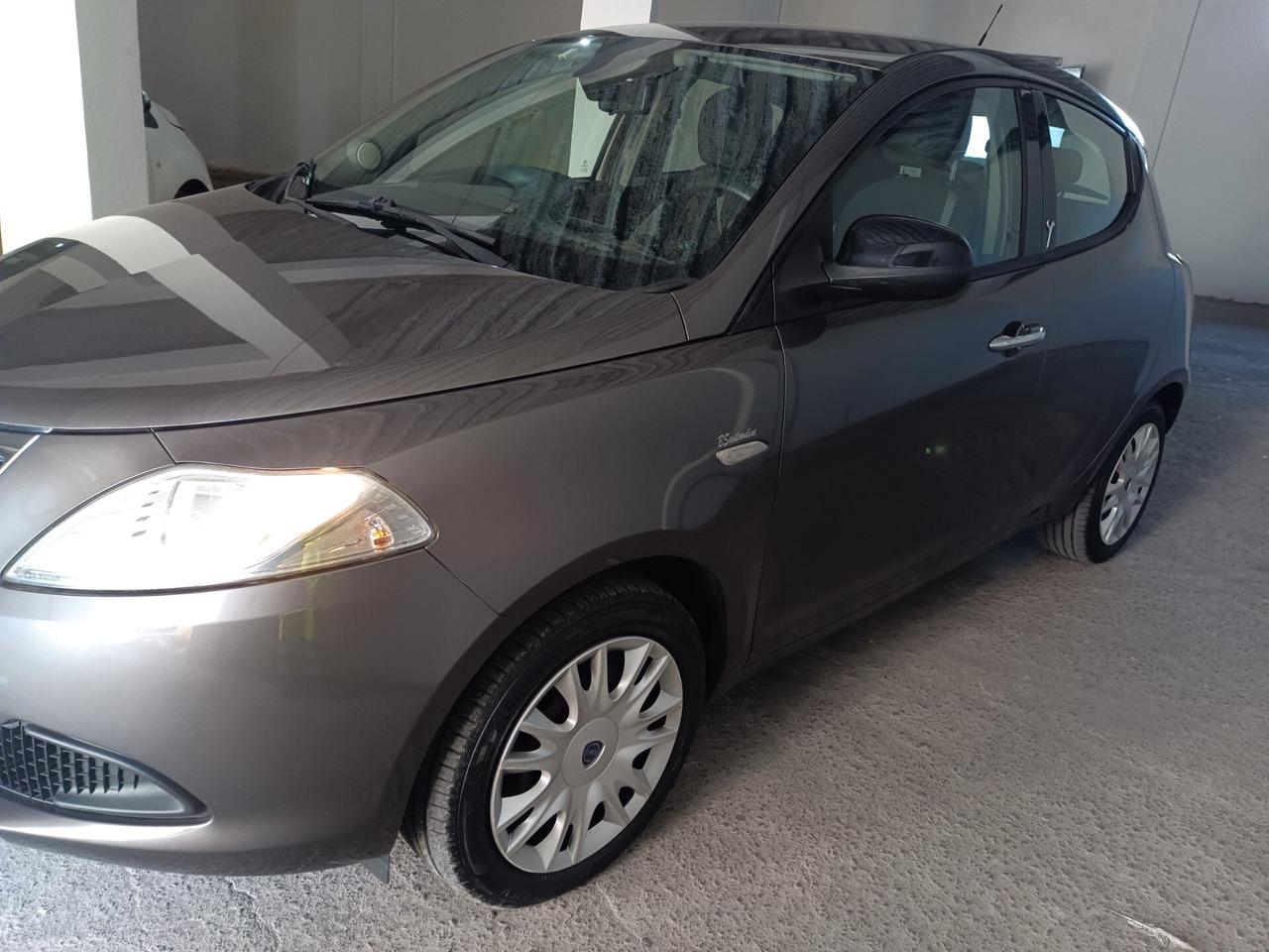 Lancia Ypsilon 1.2 69 CV Unyca