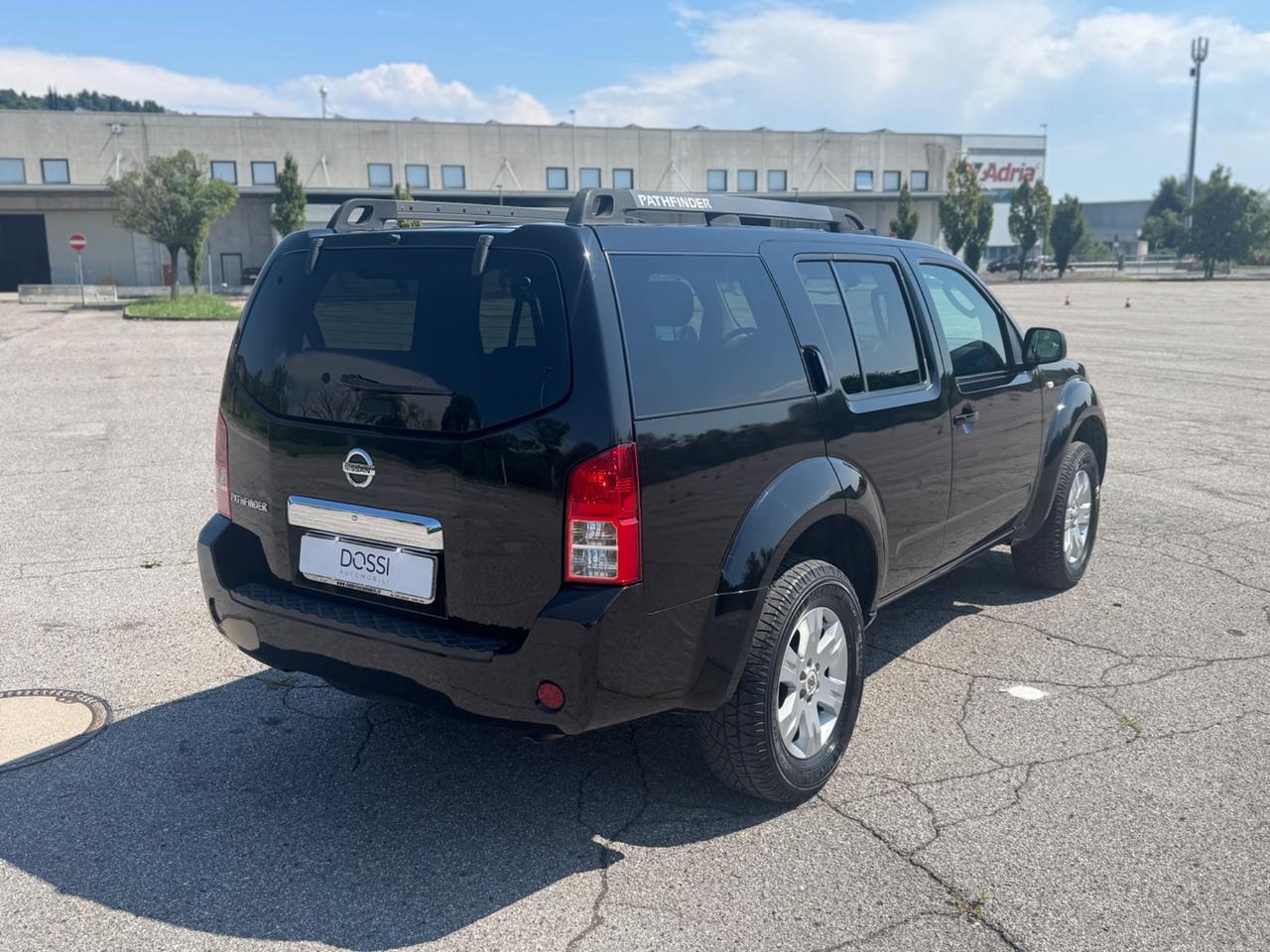 Nissan Pathfinder 2.5 dCi SE 7 posti