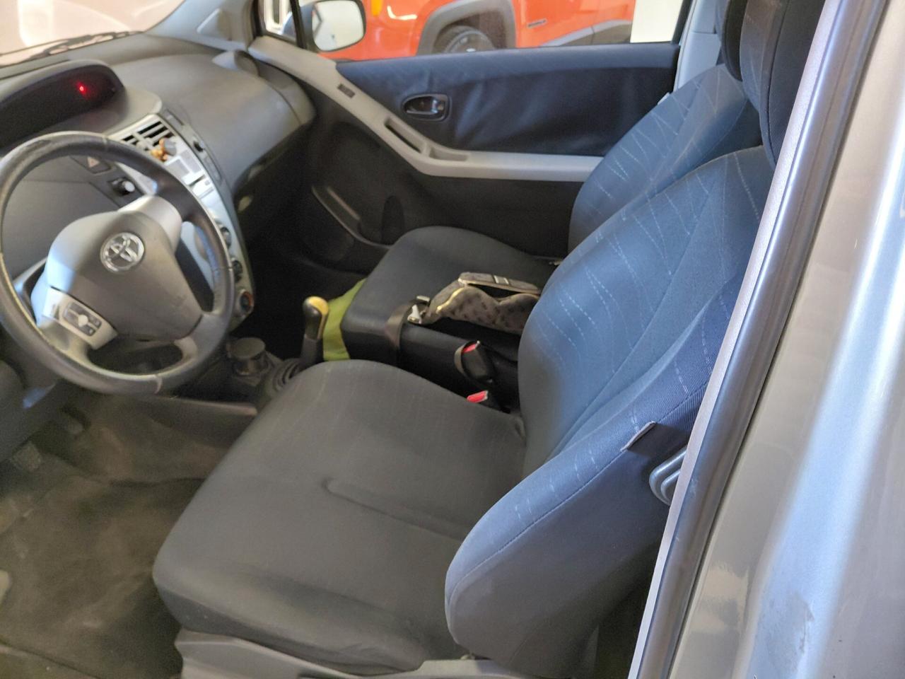 TOYOTA YARIS ANNO 2008 BZ 1.0 ADATTA NEOPATENTATI KM 185 MILA