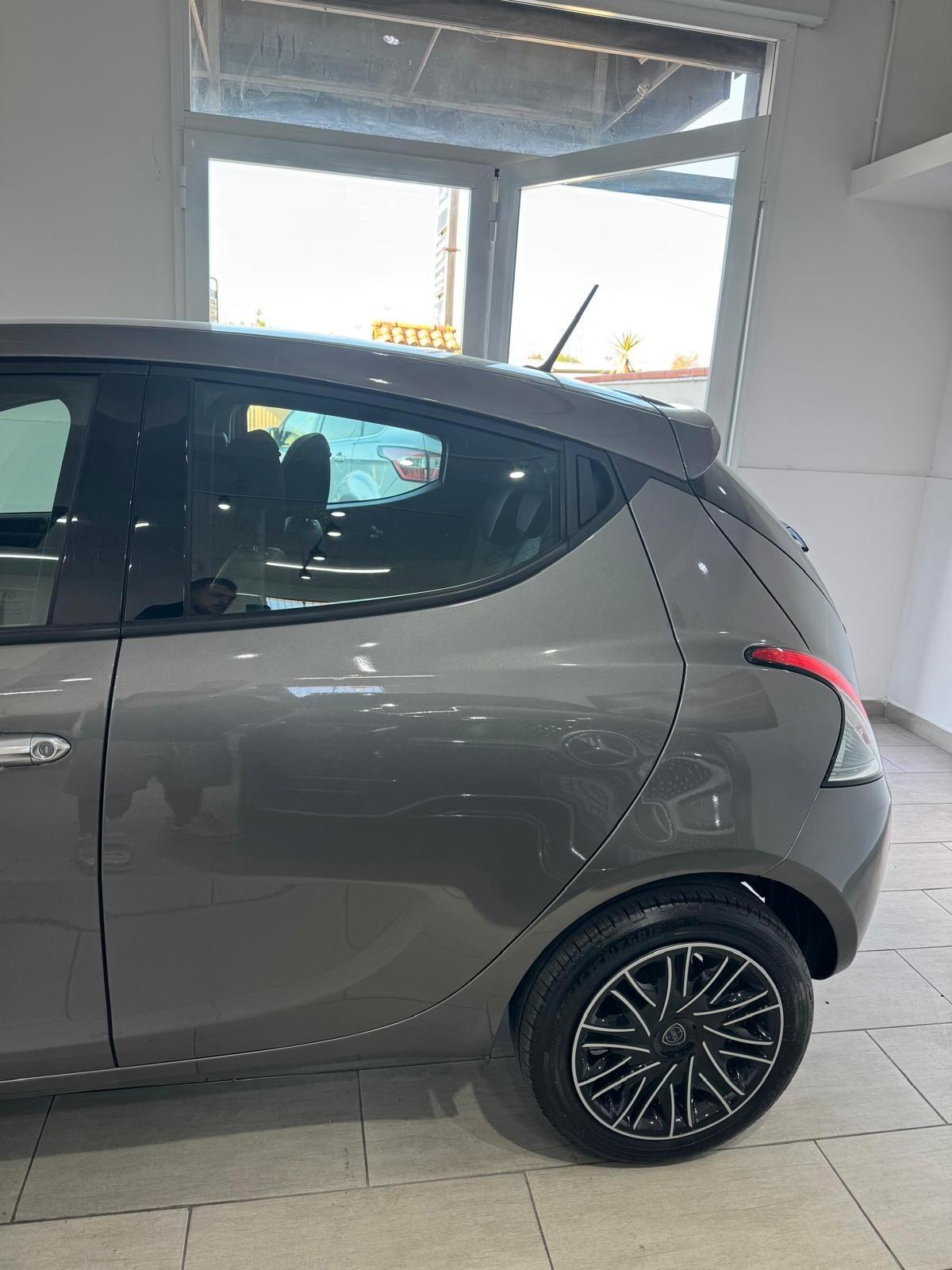 Lancia Ypsilon 1.0 FireFly 5 porte S&S Hybrid Gold