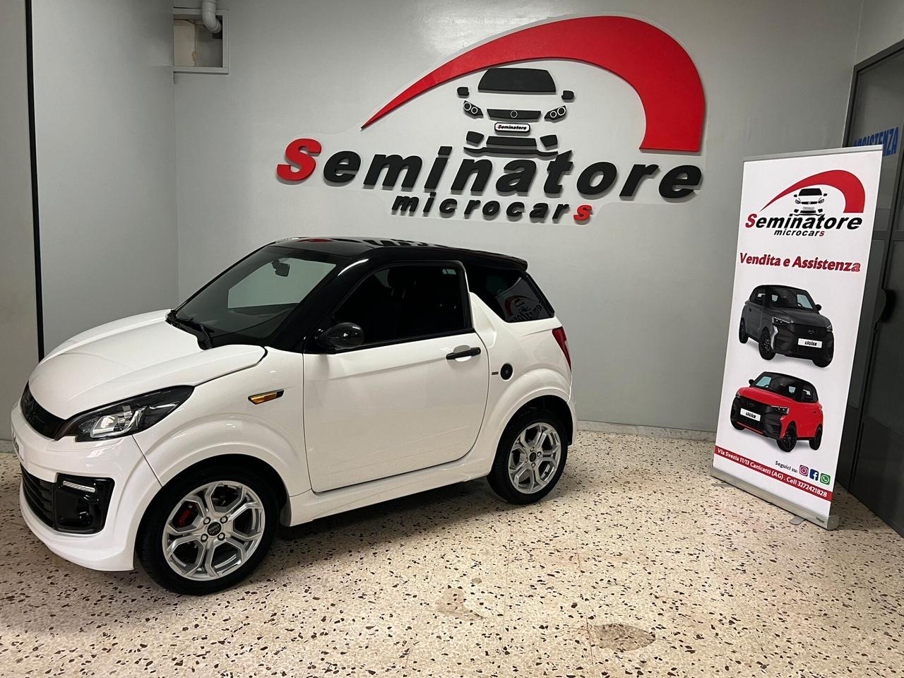 Ligier JS JS50 Progress Young B&W