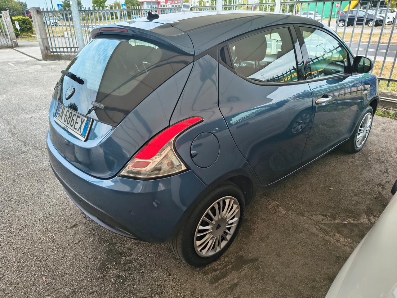 Lancia Ypsilon 1.0 FireFly 5 porte S&S Hybrid Gold