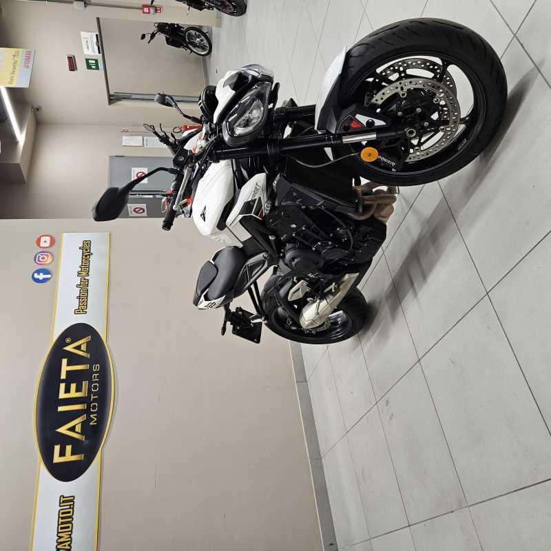 Triumph Street Triple 765 R - 2024