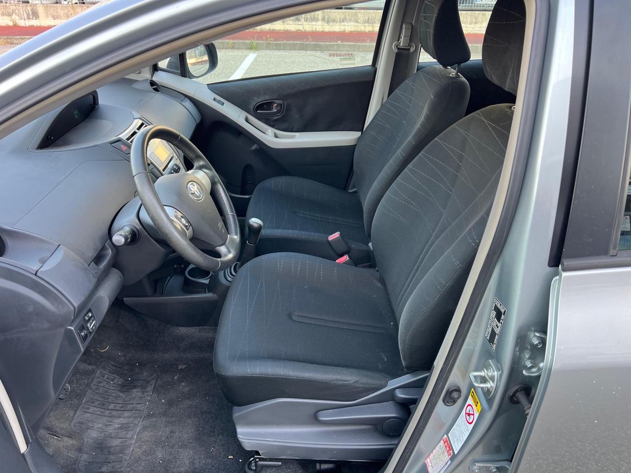 Toyota Yaris 1.0 5 porte Sol