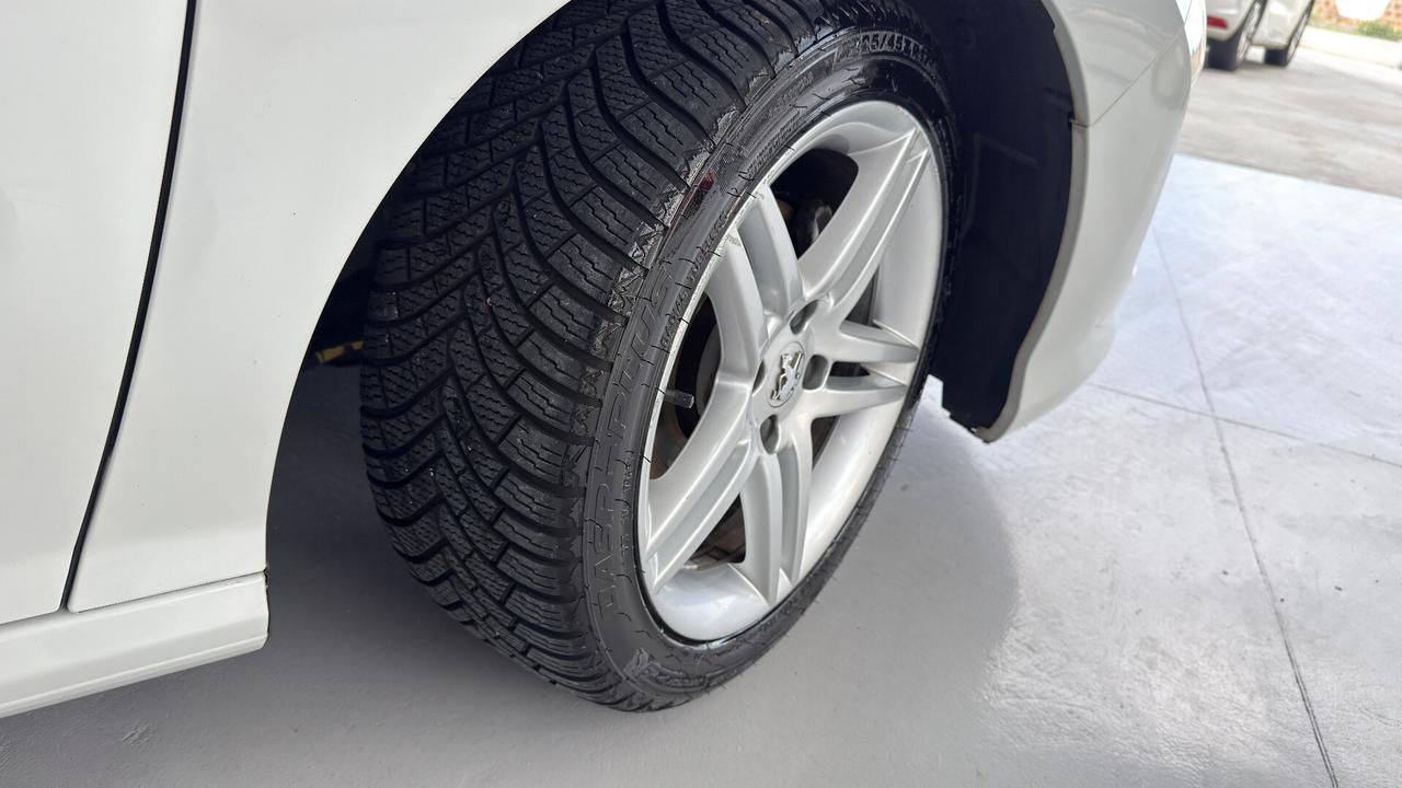 Peugeot 308 1.6 e-HDi 112CV Stop&Start CC Allure