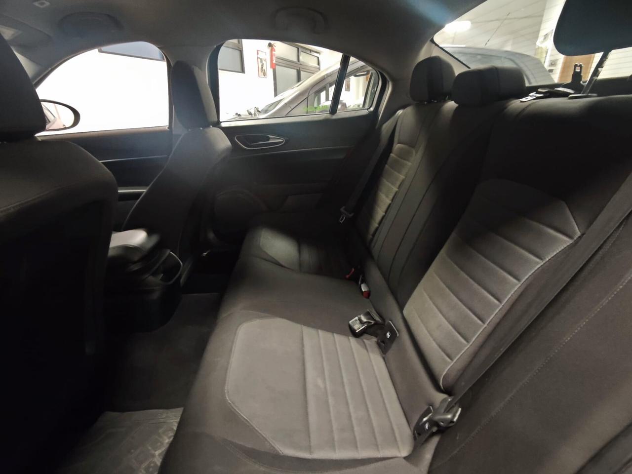 Alfa Romeo Giulia 2.2 Turbodiesel ex-150 CV AT8 Super Modalità Race