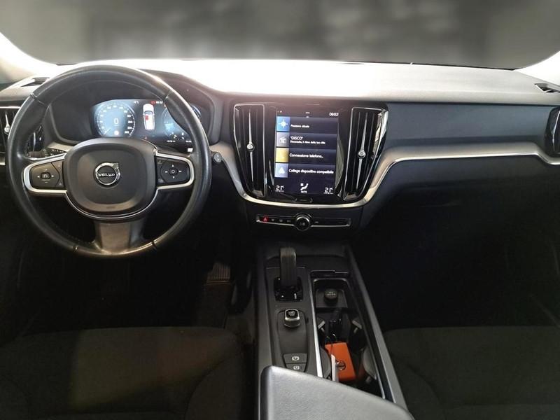 VOLVO V60 B4 D AUTOM. MOMENTUM BUSINESS STATION WAGON