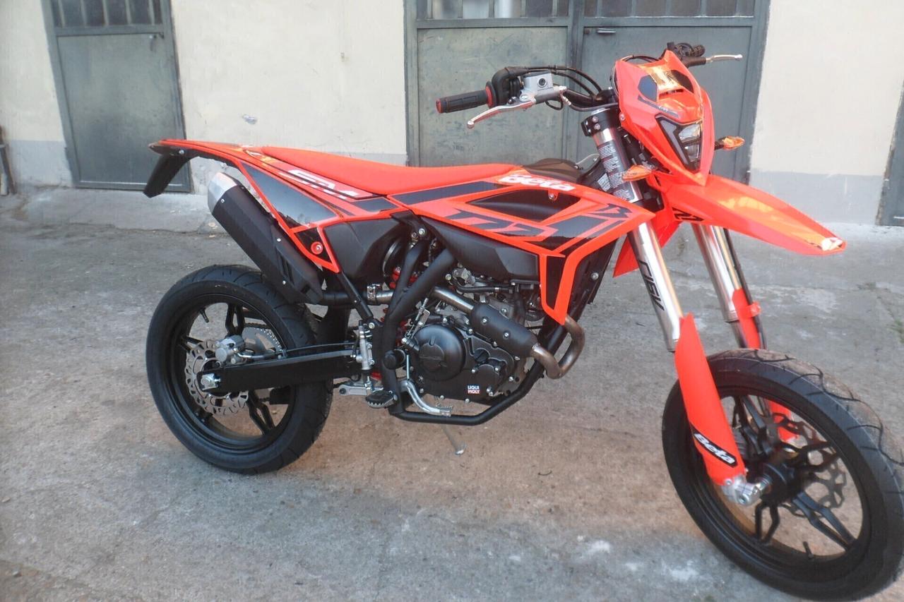 BETA RR 125 MOTARD NUOVO 2026 EURO 5 PLUS