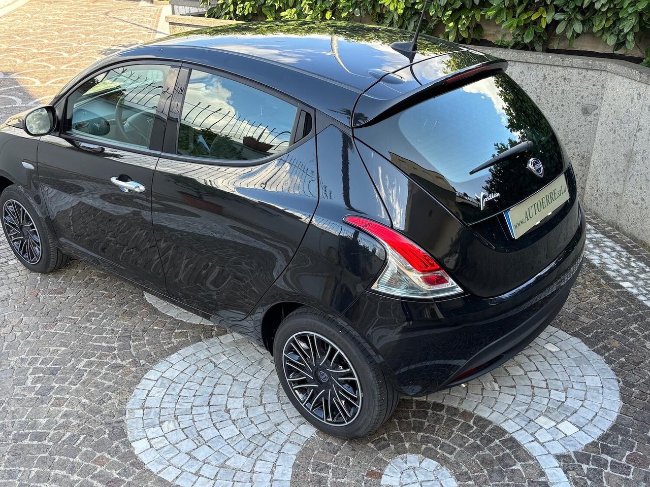 Lancia Ypsilon 1.0 FireFly 5 porte S&S Hybrid Gold