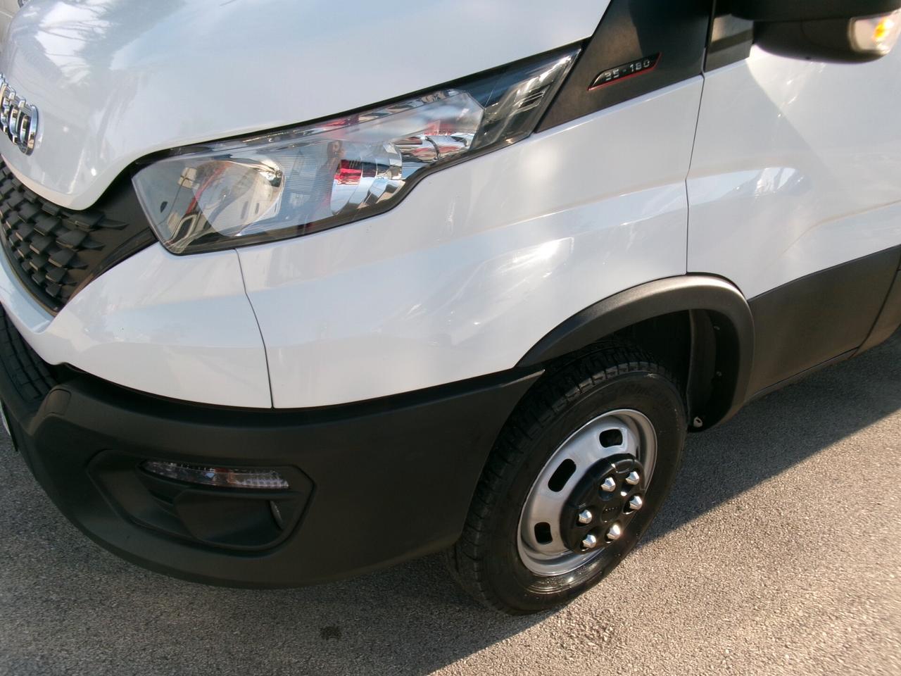 Iveco Daily 35C18 3000 180CV FURGONE IN LEGA NIDO D'API 4.40M