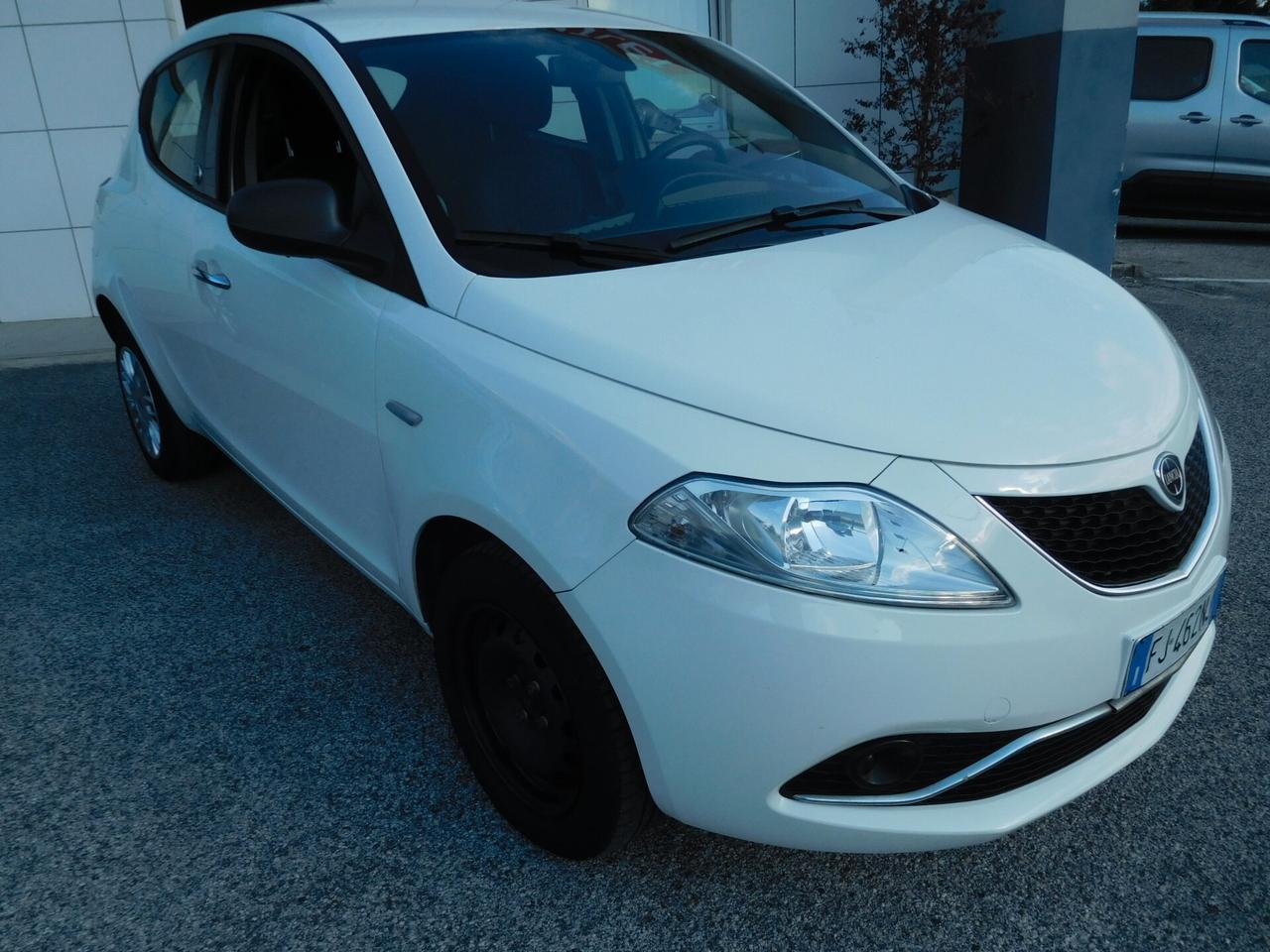 Lancia Ypsilon 0.9 TwinAir 85cv 5pt Metano Ecochic Silver - OK NEOPAT.