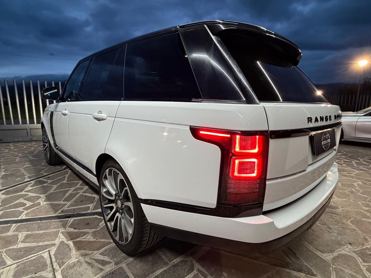 Land Rover Range Rover Vogue 3.0TDV6 black edition